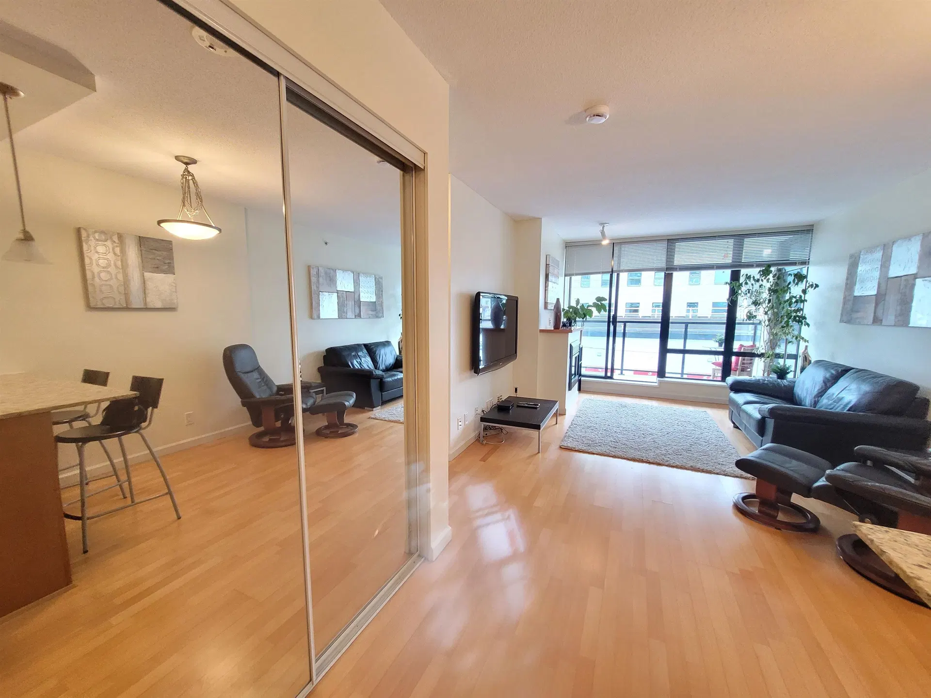 Photo 5 of 40 at #408 – 610 Victoria Street