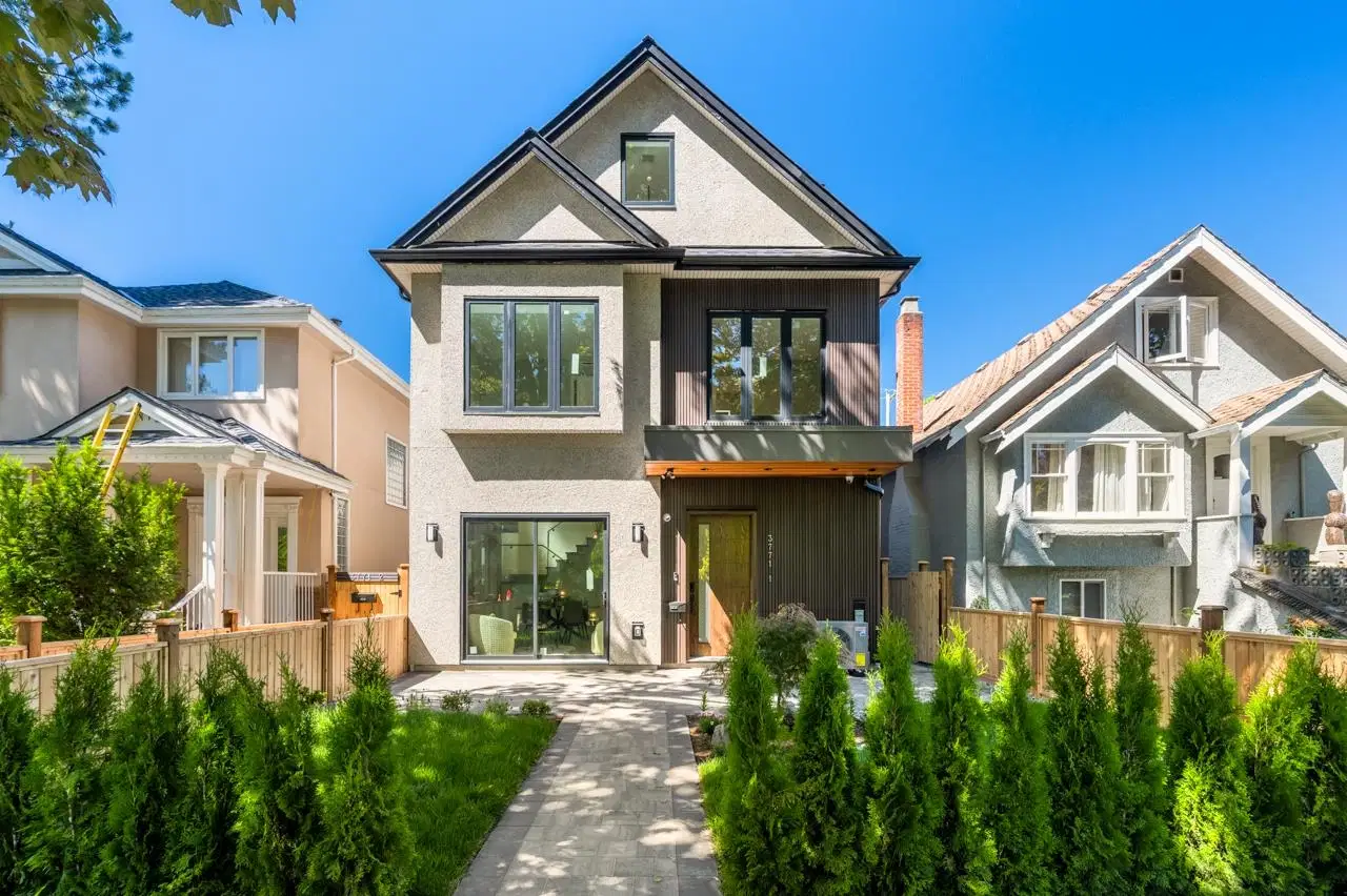 #1 – 3771 King Edward Avenue
