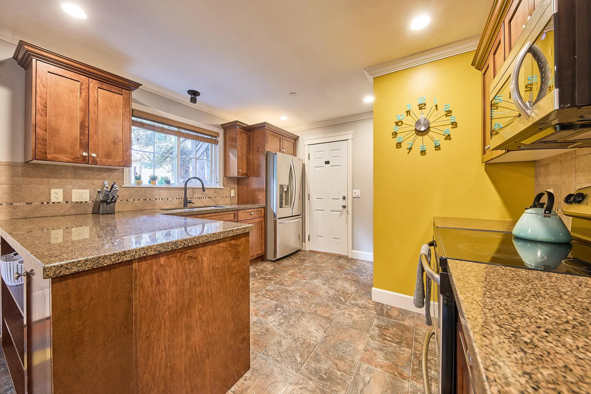 Photo 5 of 40 at #7 – 12191 228 Street
