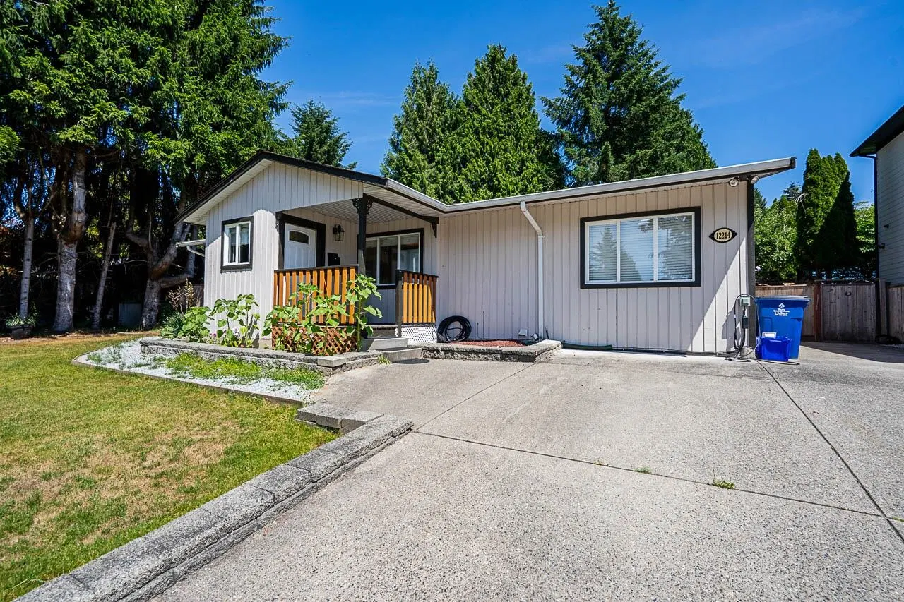 Photo 4 of 39 at 12214 211 Street