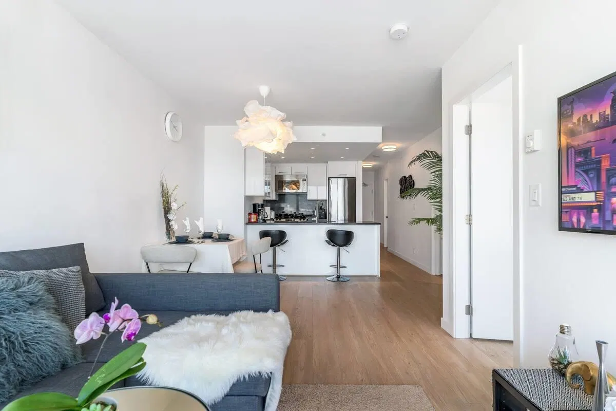 Photo 3 of 26 at #603 – 933 E Hastings Street