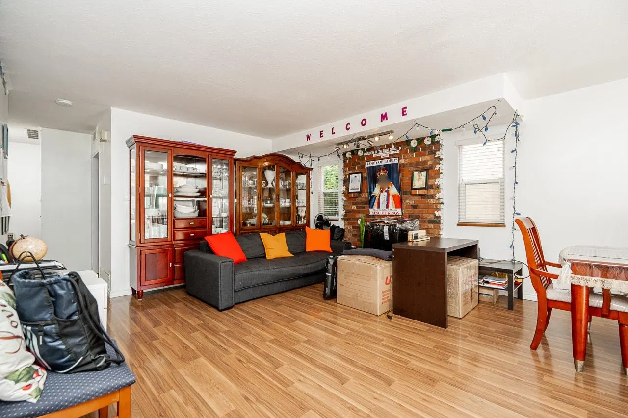 Photo 3 of 17 at 9667 155 Street