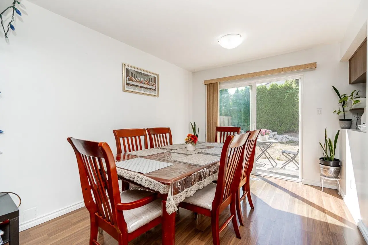 Photo 4 of 17 at 9667 155 Street