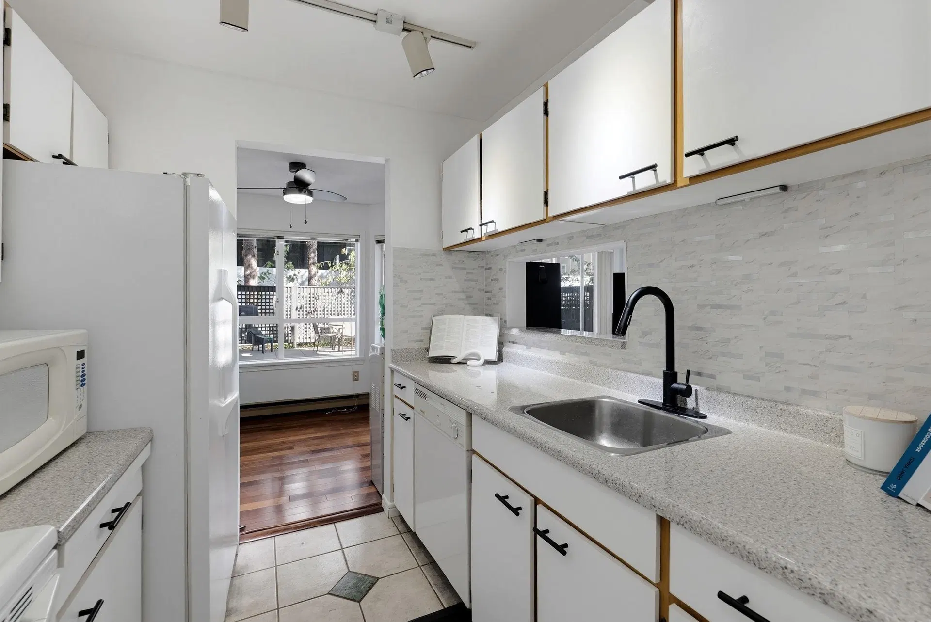 Photo 4 of 16 at #104 – 555 W 14th Avenue