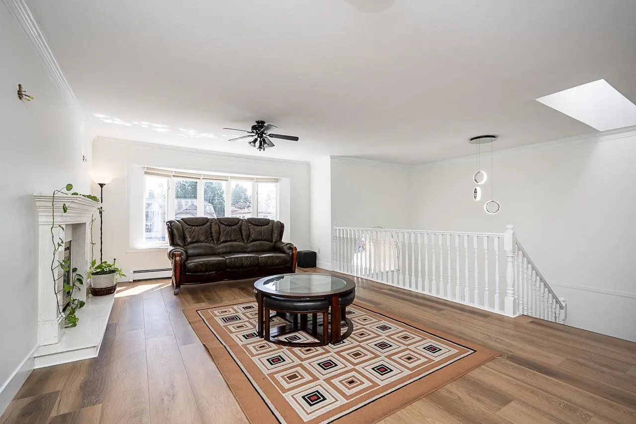 Photo 3 of 40 at 7865 16th Avenue