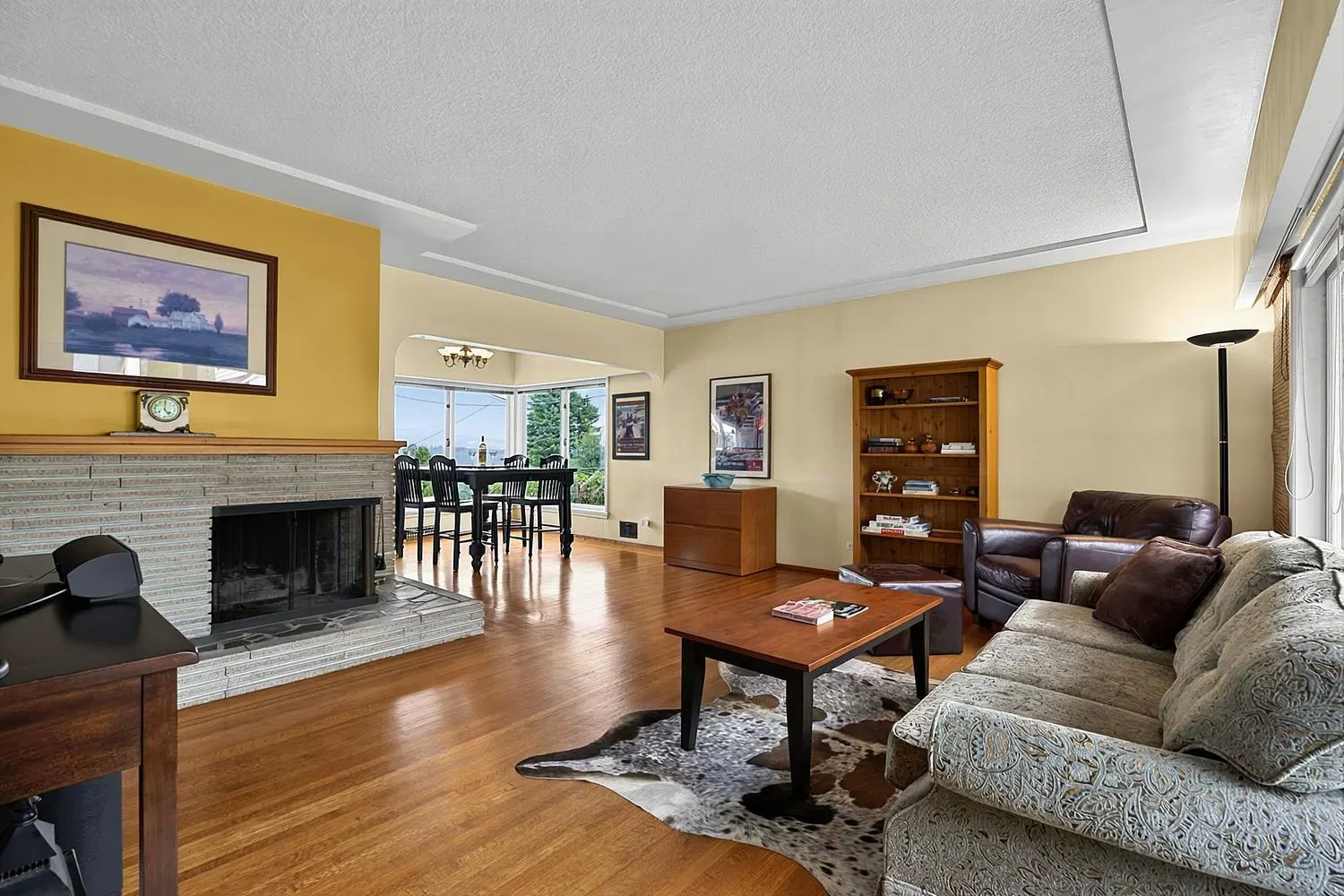 Photo 3 of 40 at 837 Burnaby Street