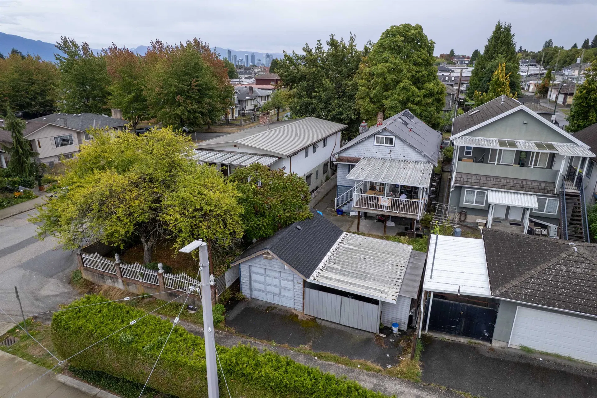 Photo 4 of 35 at 2474 E 24th Avenue