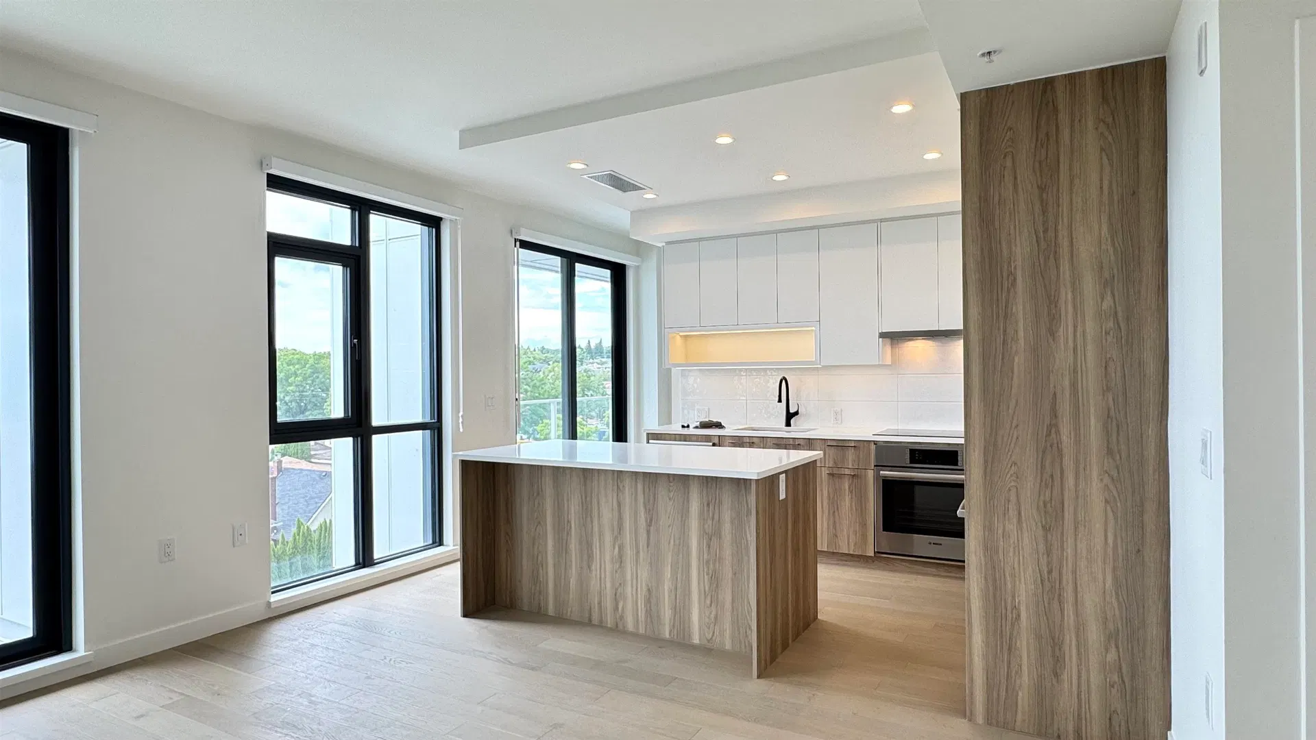Photo 4 of 15 at #604 – 8398 Oak Street