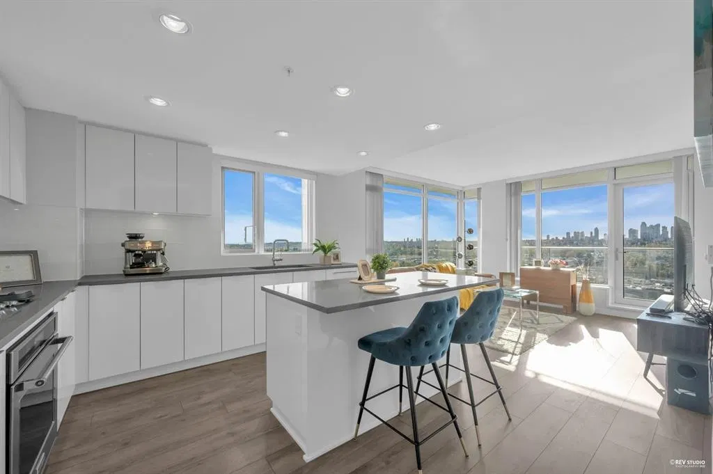 #3301 – 2388 Madison Avenue