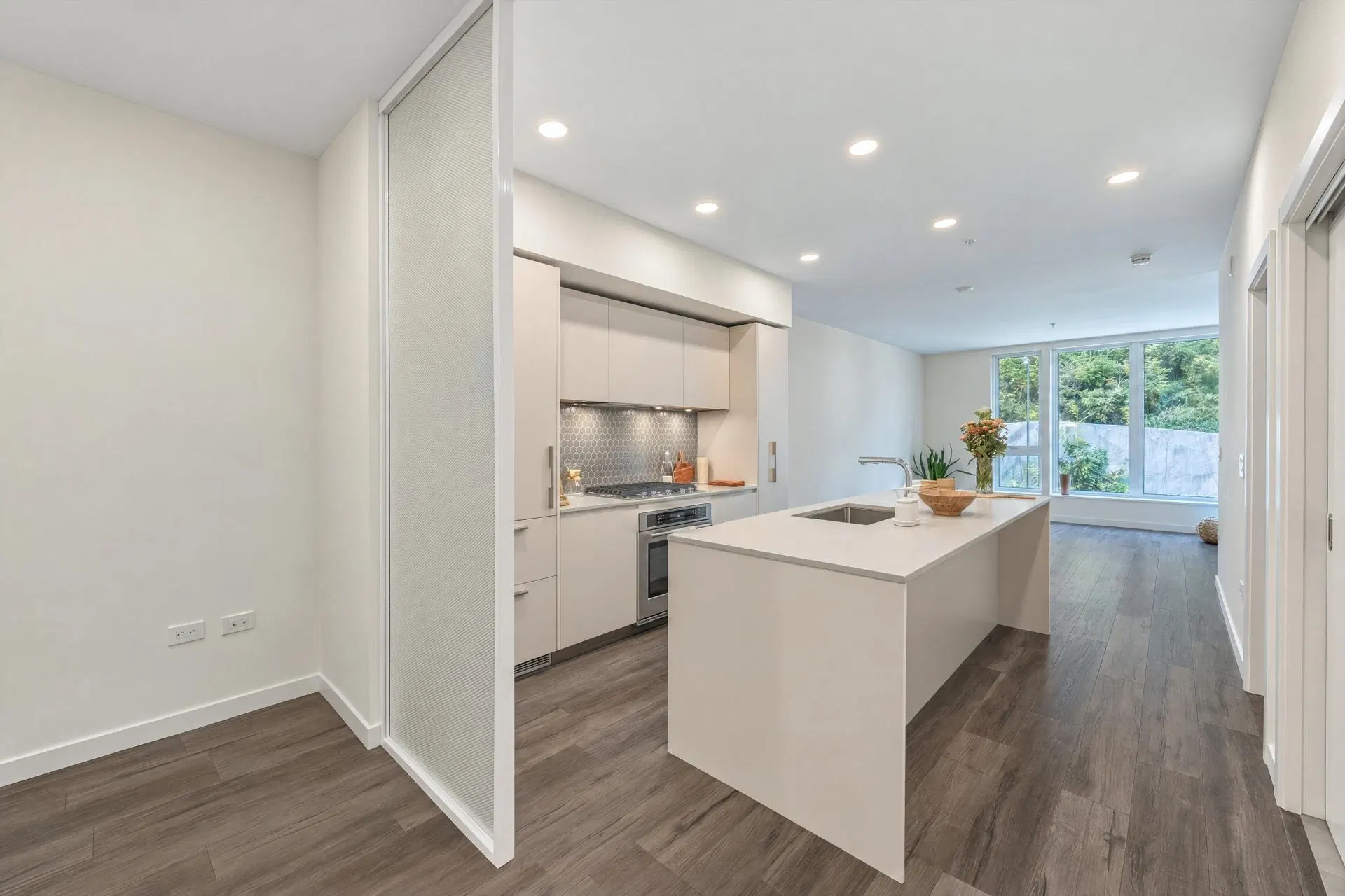 Photo 4 of 30 at #208 – 1506 Scott Crescent