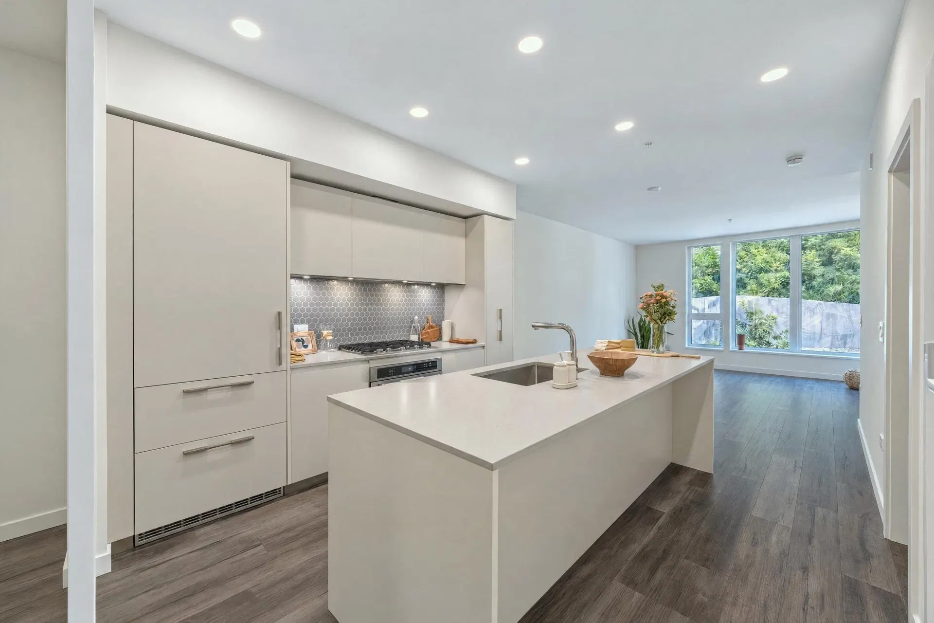 Photo 5 of 30 at #208 – 1506 Scott Crescent