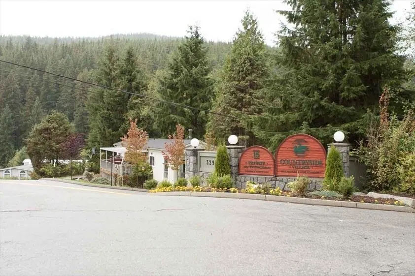 #11 – 3295 Sunnyside Road