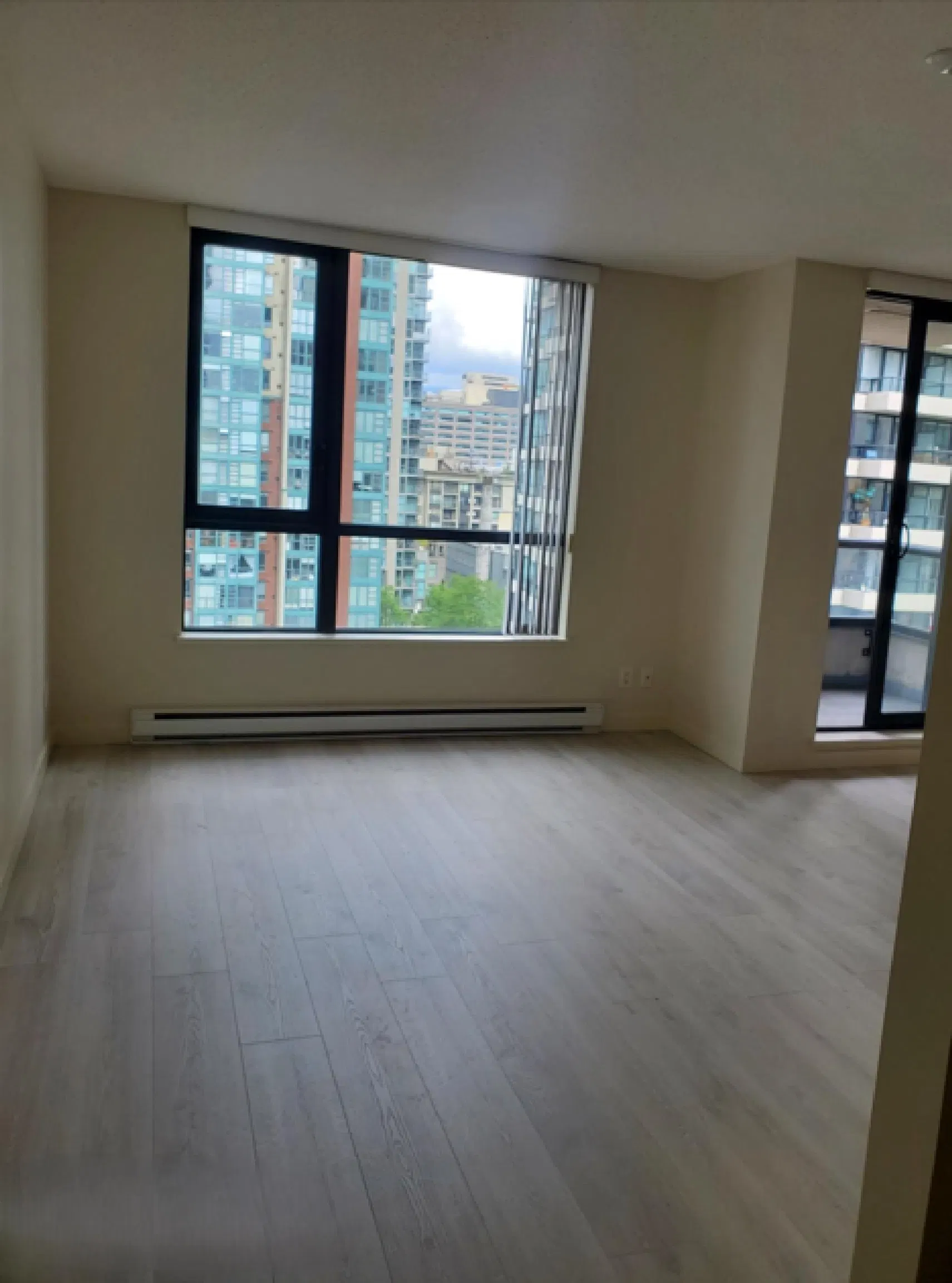 Photo 4 of 9 at #1302 – 977 Mainland Street