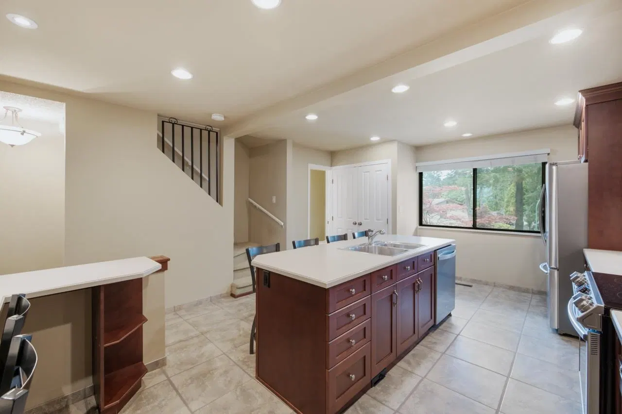 Photo 5 of 40 at #7 – 2990 Mariner Way