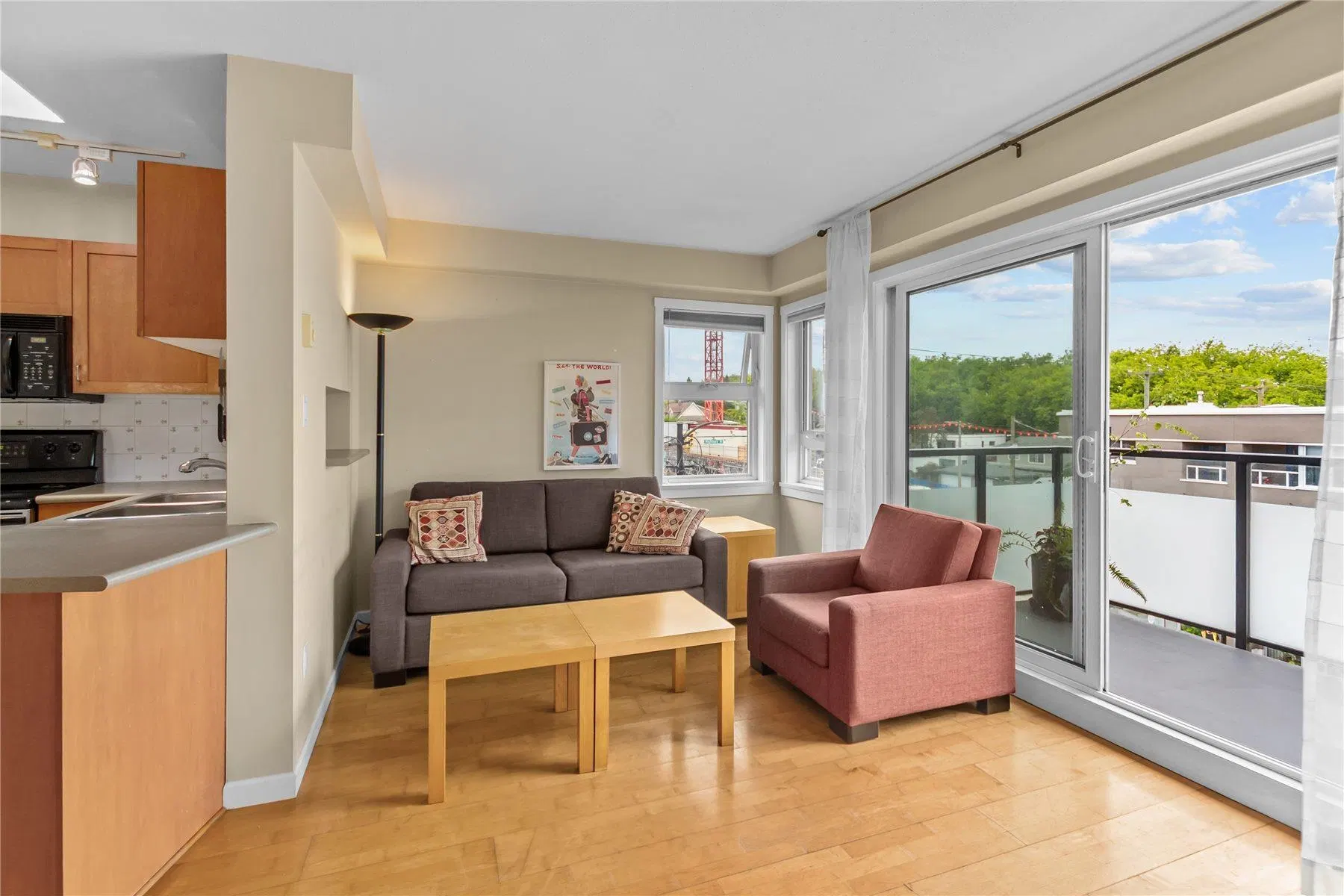 Photo 5 of 20 at #301 – 3788 W 10th Avenue