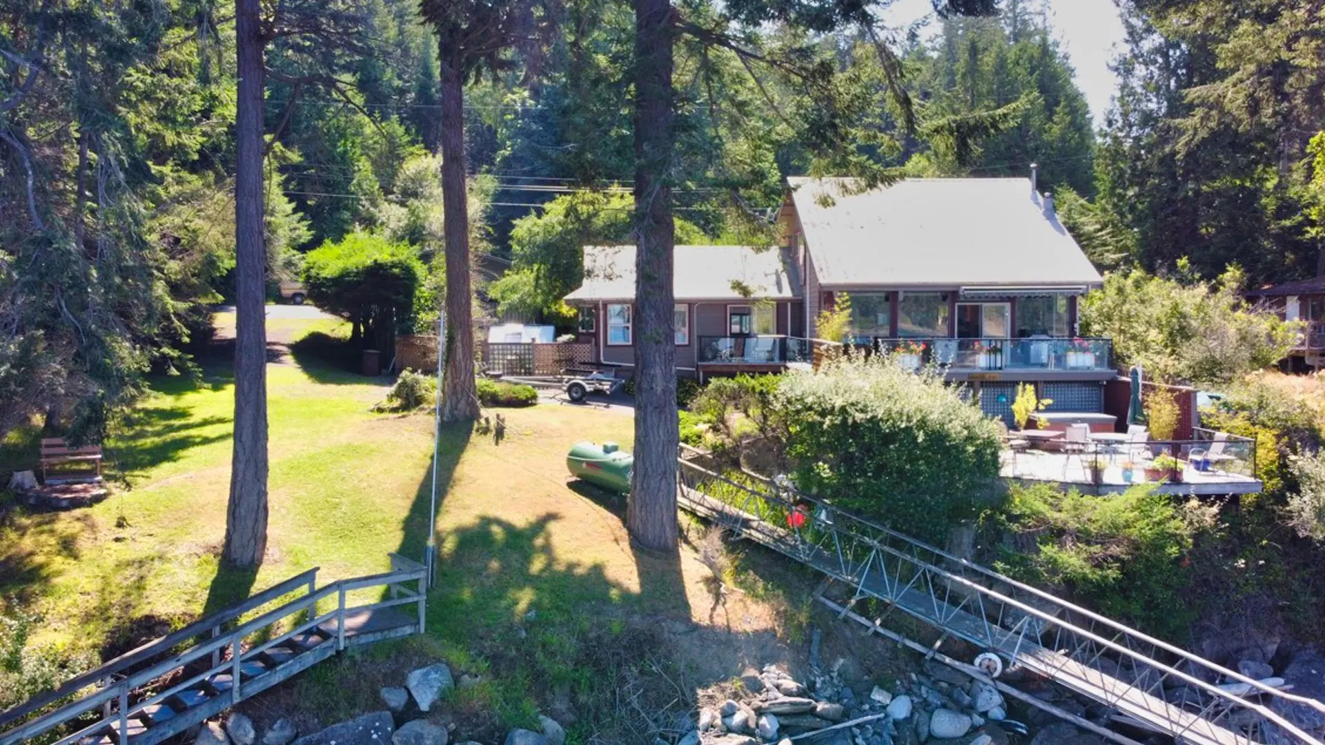 Photo 3 of 40 at 574 Arbutus Drive
