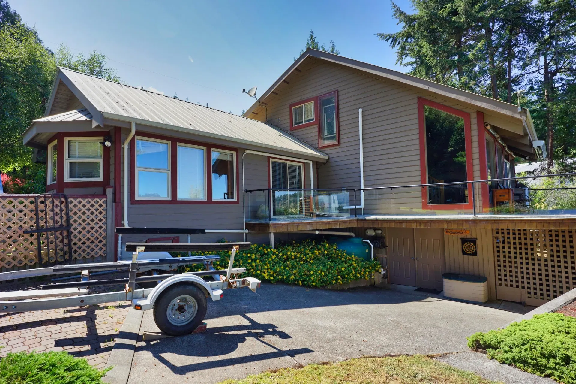 Photo 5 of 40 at 574 Arbutus Drive
