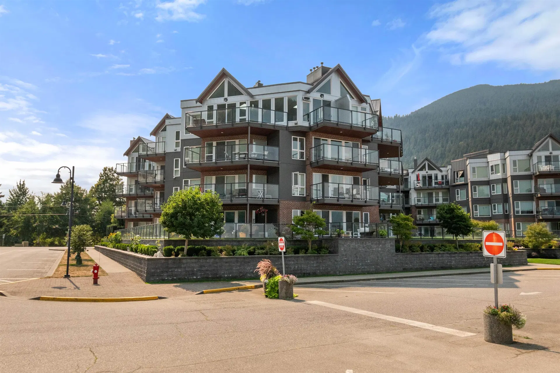 #315 – 378 Esplanade Avenue