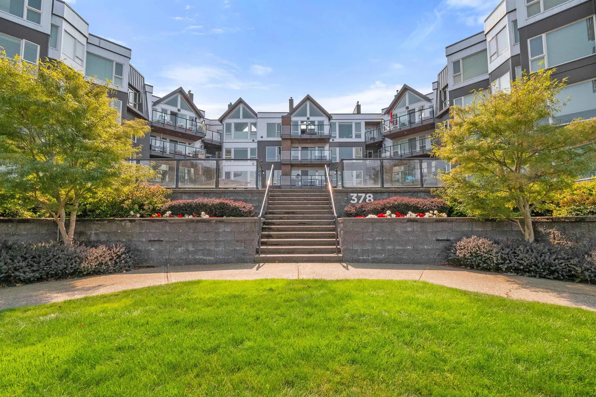 Photo 3 of 31 at #315 – 378 Esplanade Avenue