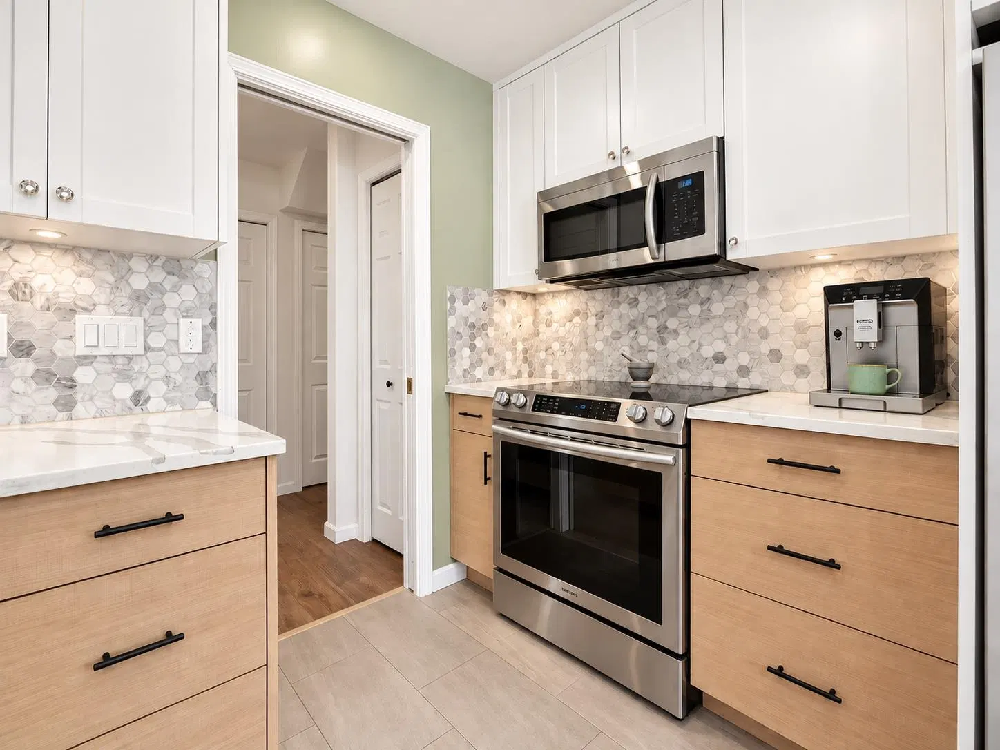 Photo 4 of 28 at 2803 St. Catherines Street