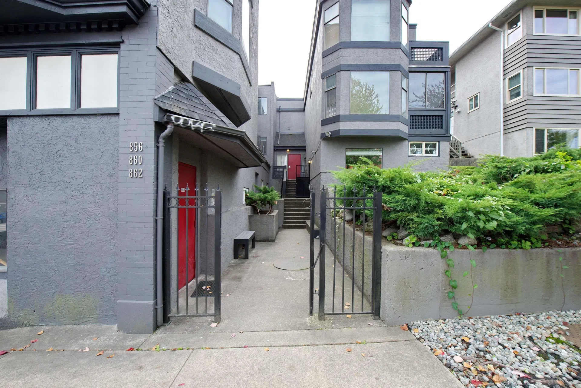 Photo 3 of 22 at #2 – 862 E Broadway