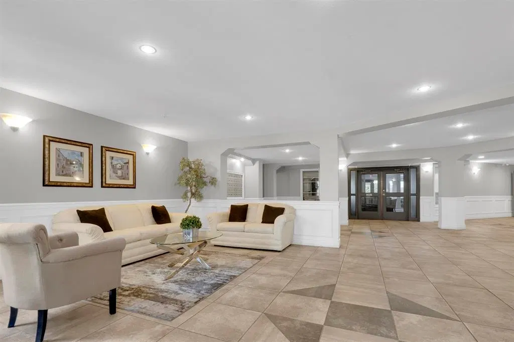 Photo 3 of 36 at #302 – 20448 Park Avenue