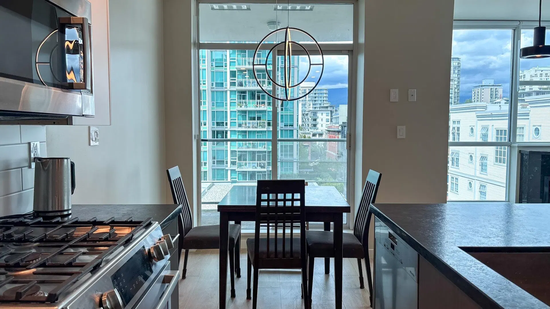 Photo 5 of 40 at #702 – 168 E Esplanade