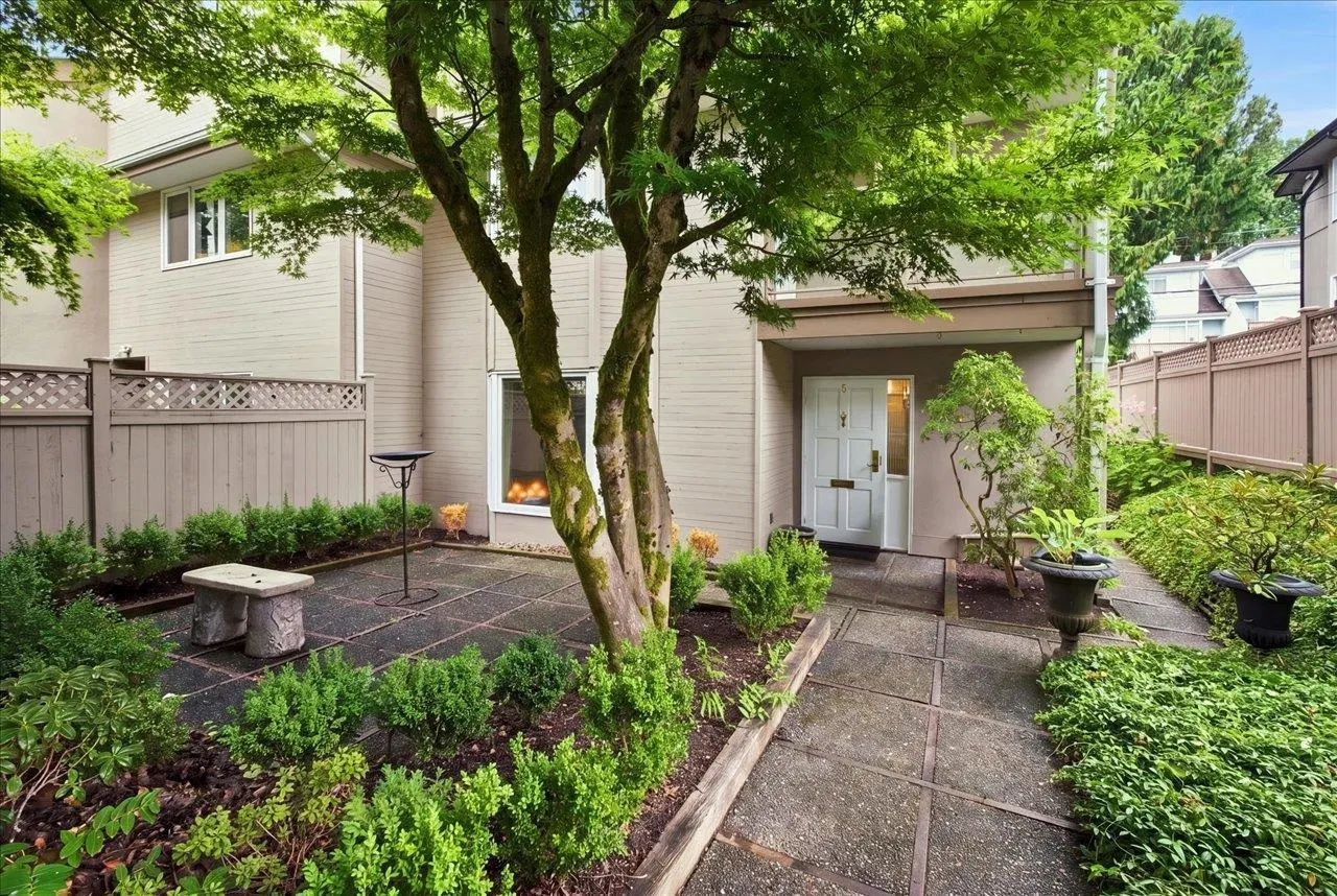 #1 – 1176 15th Avenue