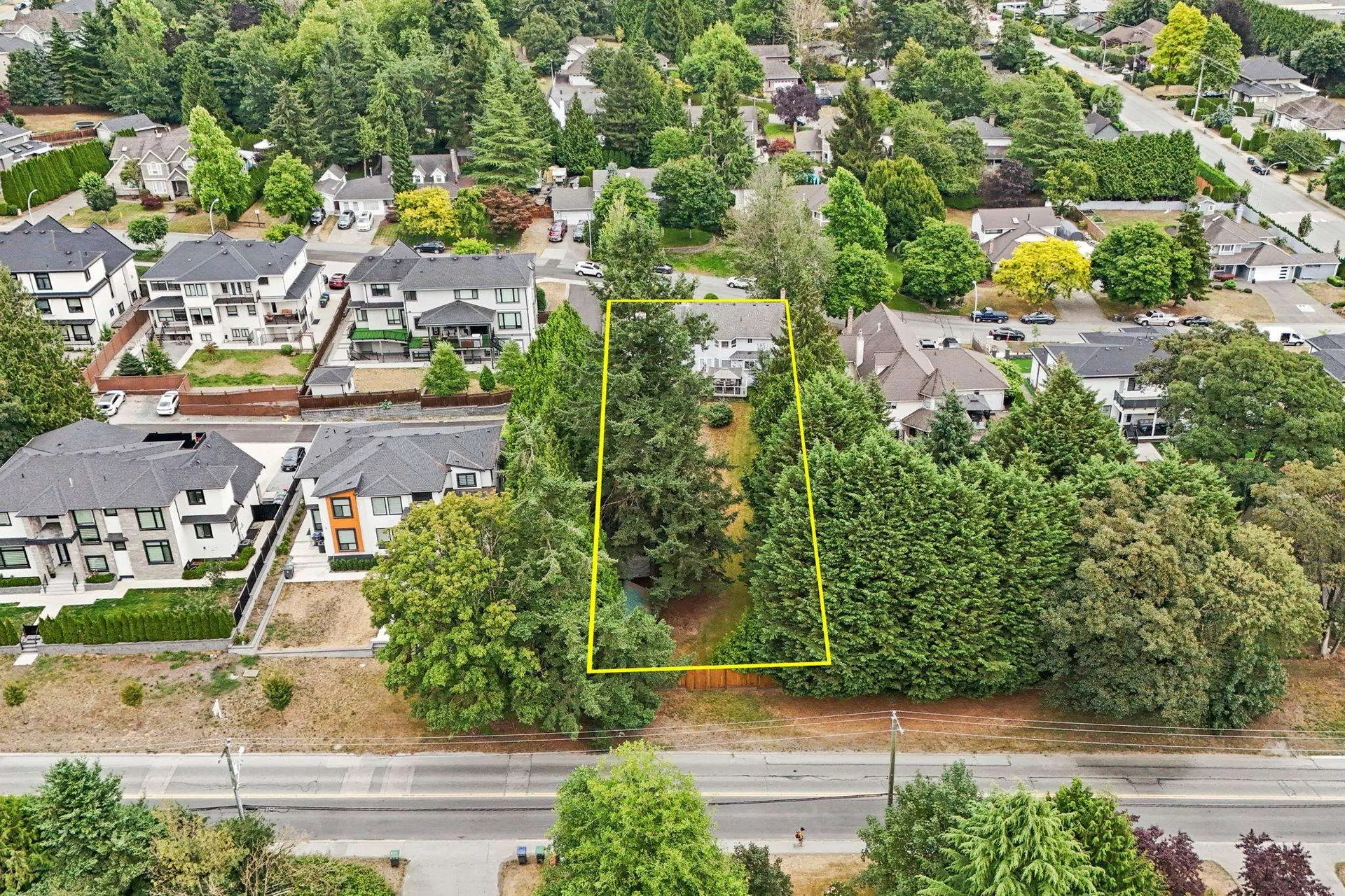 Photo 4 of 39 at 5455 184a Street