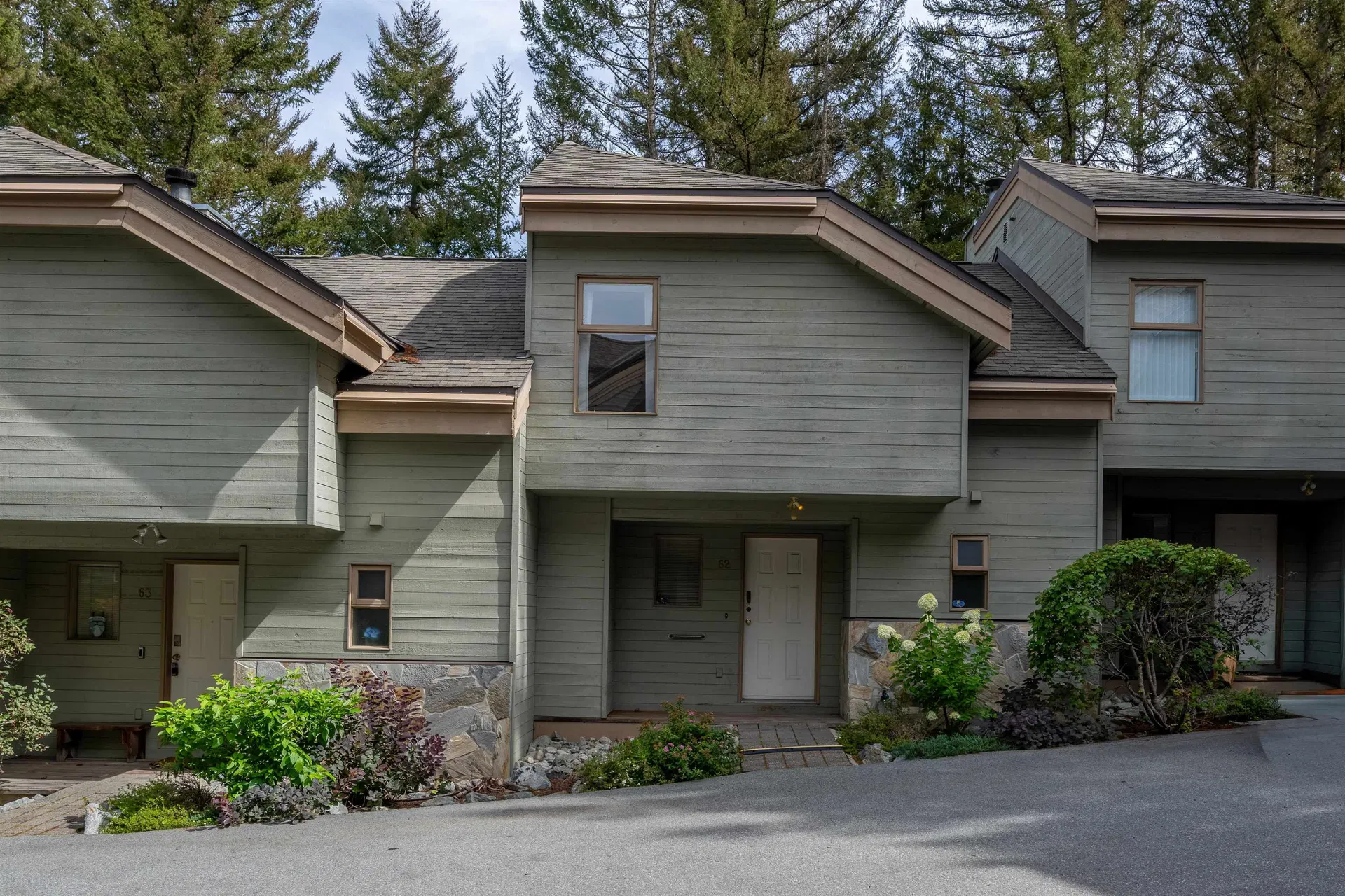 Photo 1 of 19 at #62 – 6127 Eagleridge Crescent