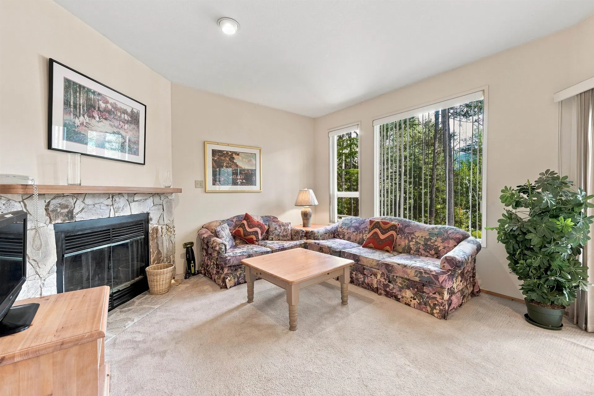 Photo 2 of 19 at #62 – 6127 Eagleridge Crescent