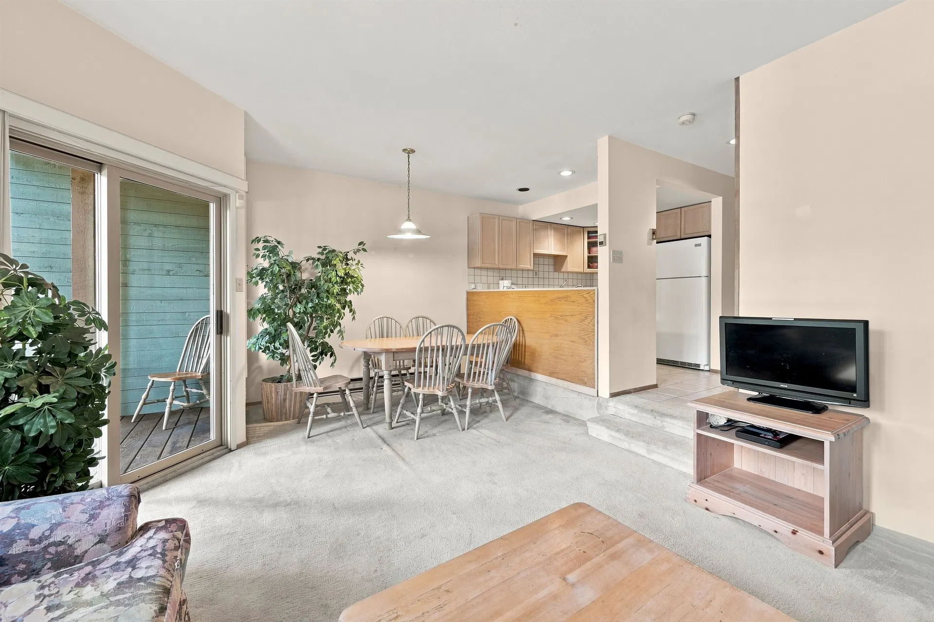 Photo 5 of 19 at #62 – 6127 Eagleridge Crescent