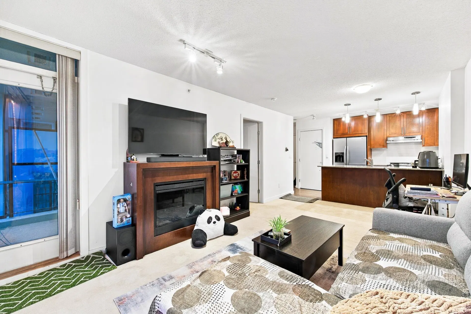 Photo 4 of 31 at #2508 – 7088 Salisbury Avenue