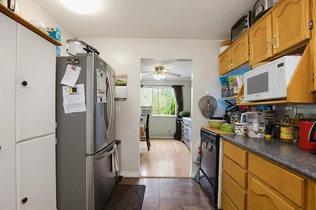 Photo 4 of 27 at 7957 Burdock Street
