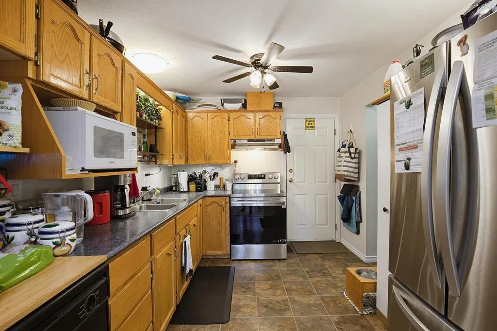 Photo 5 of 27 at 7957 Burdock Street