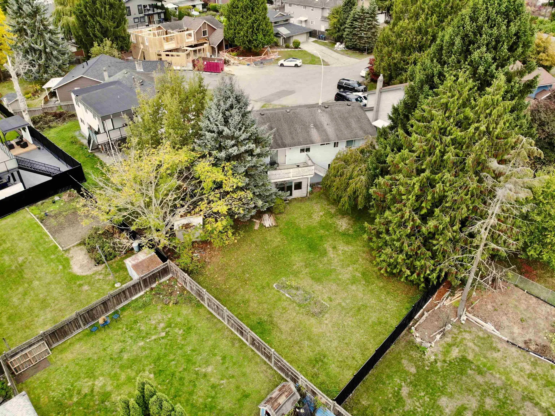 Photo 4 of 14 at 6728 134a Street