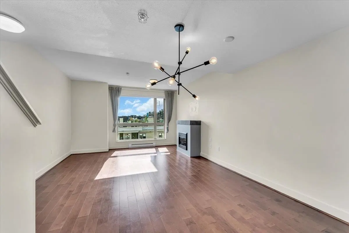Photo 4 of 32 at #64 – 728 W 14th Street