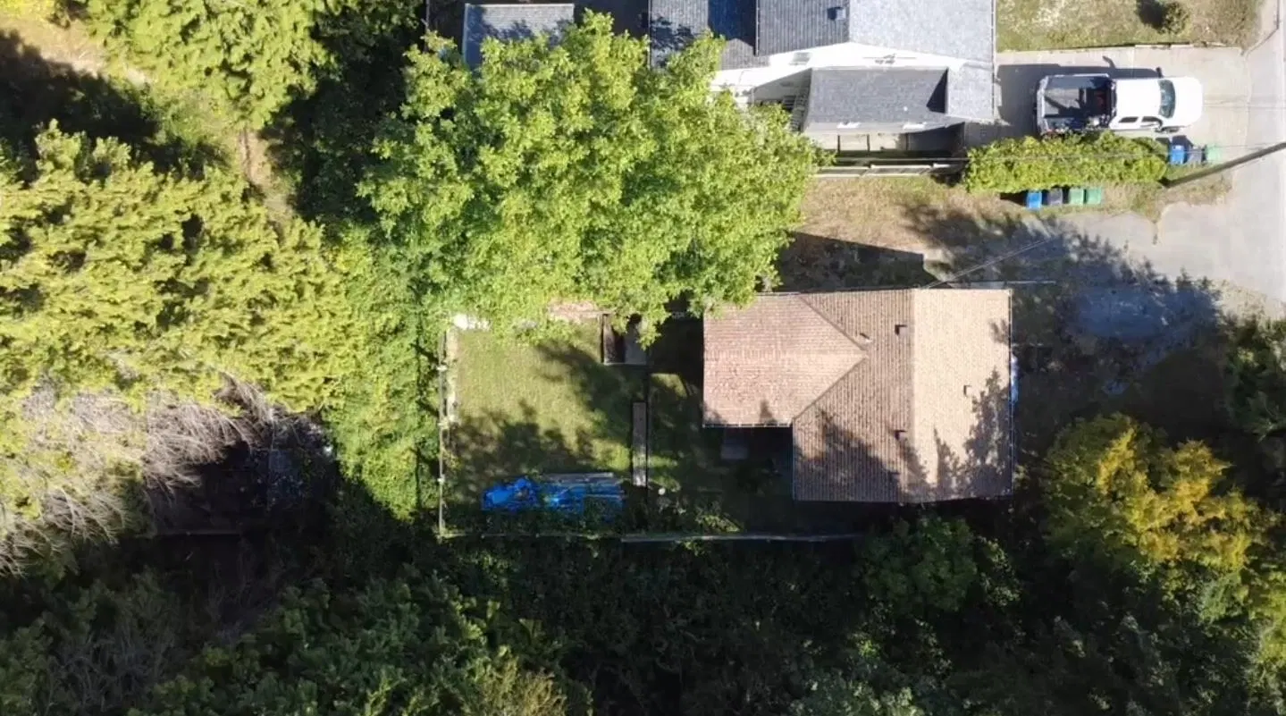 Photo 3 of 19 at 13139 111 Avenue