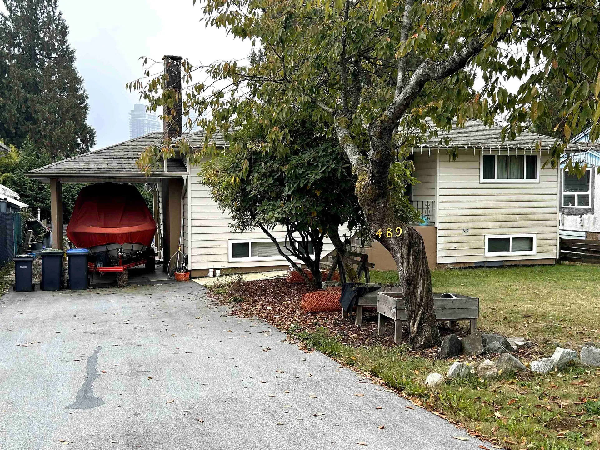 Photo 2 of 22 at 489 Ailsa Avenue