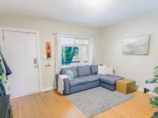 Photo 2 of 35 at 550 Cassiar Street