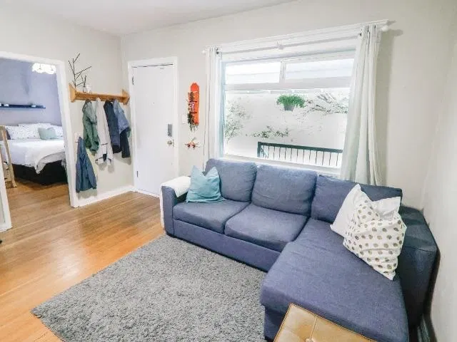 Photo 3 of 35 at 550 Cassiar Street