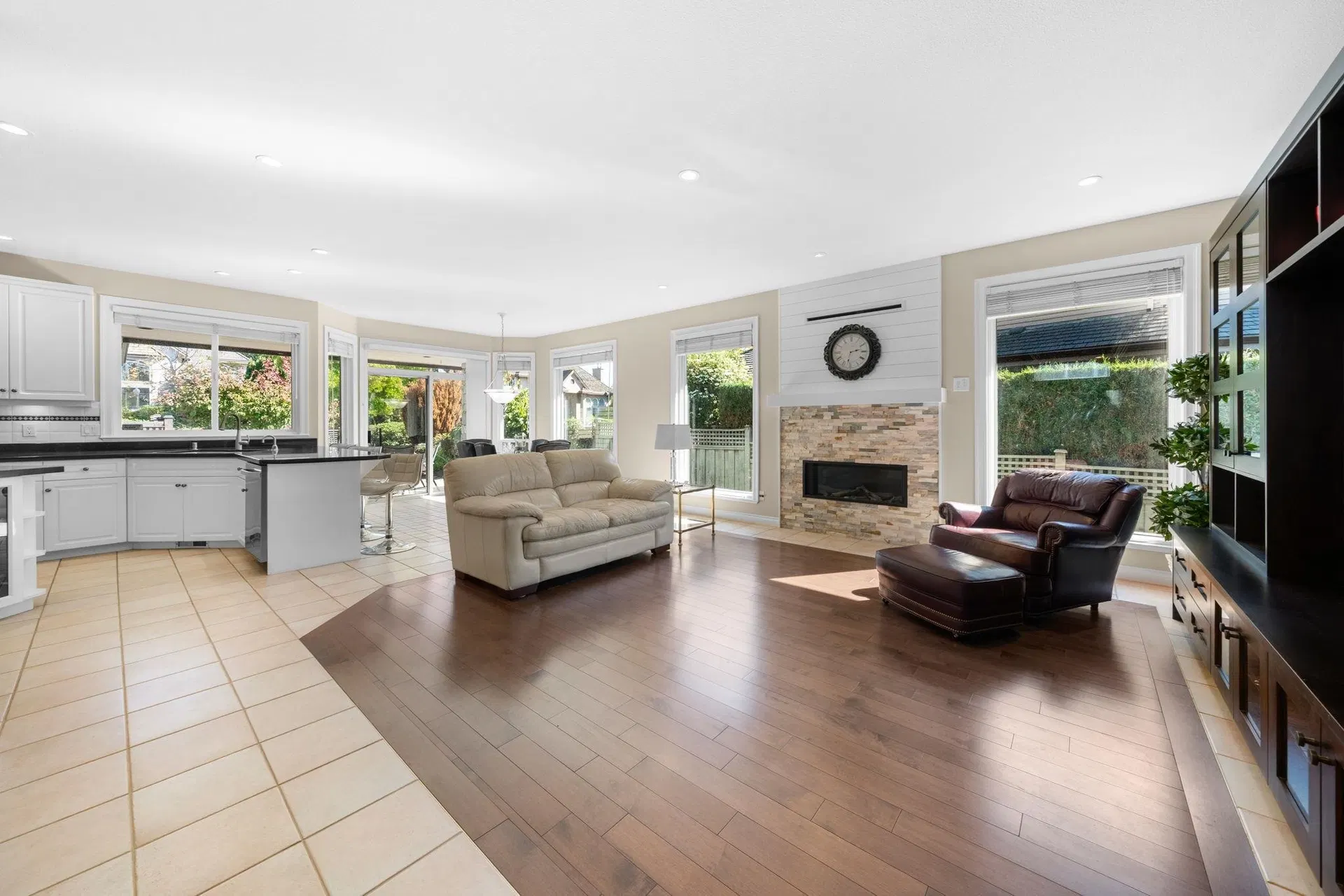 Photo 5 of 40 at 16220 Morgan Creek Crescent
