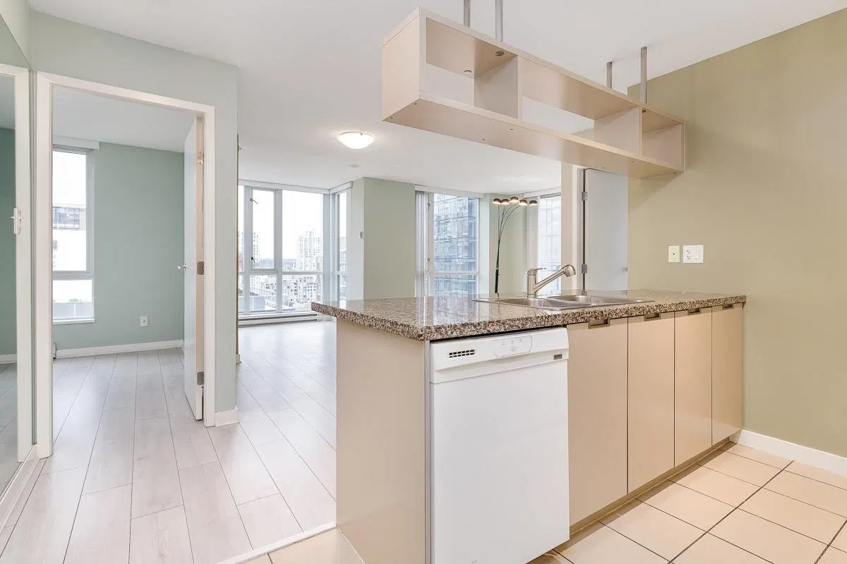Photo 3 of 27 at #1708 – 1082 Seymour Street