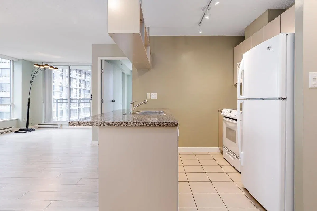 Photo 4 of 27 at #1708 – 1082 Seymour Street