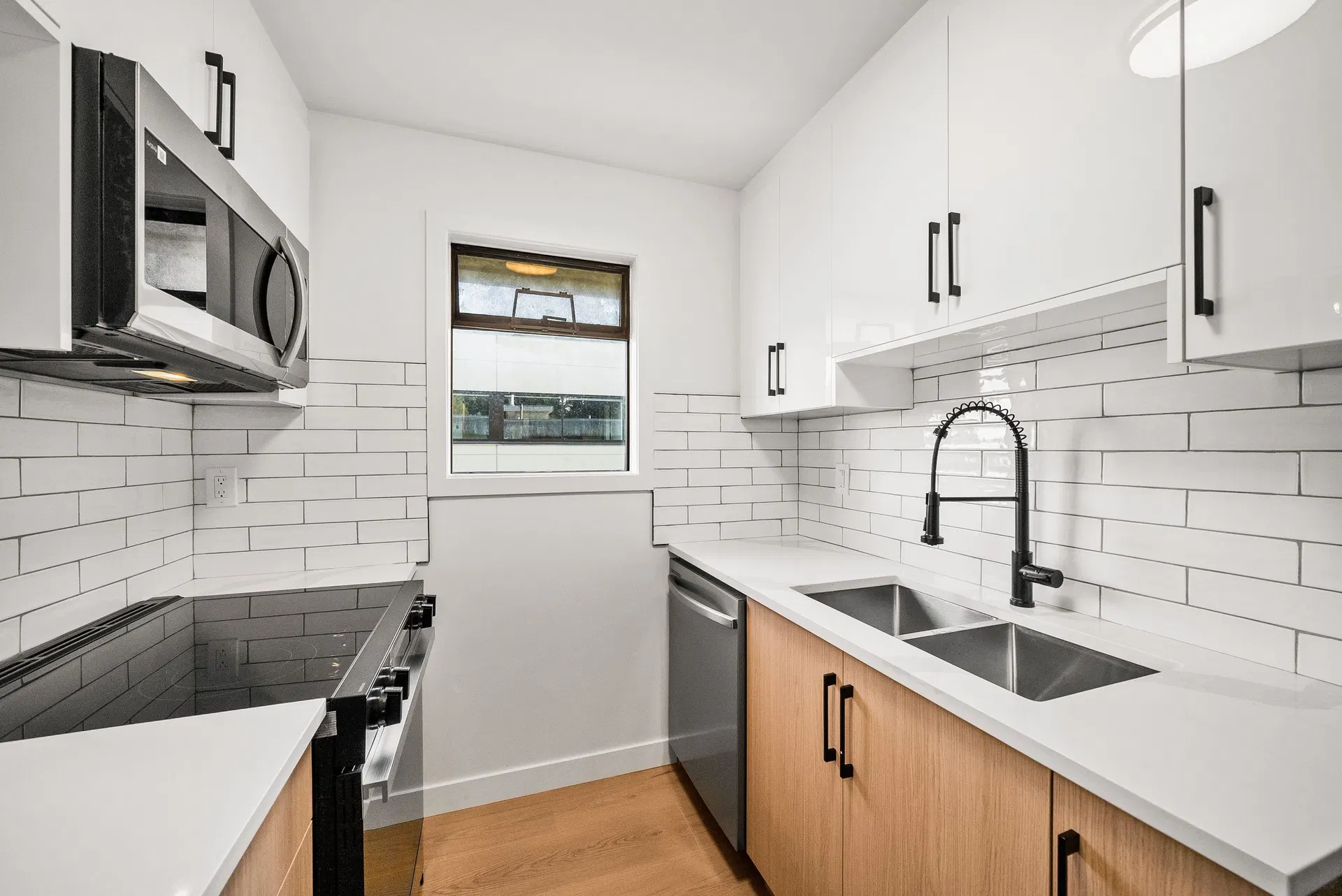 Photo 5 of 39 at #306 – 1526 George Street