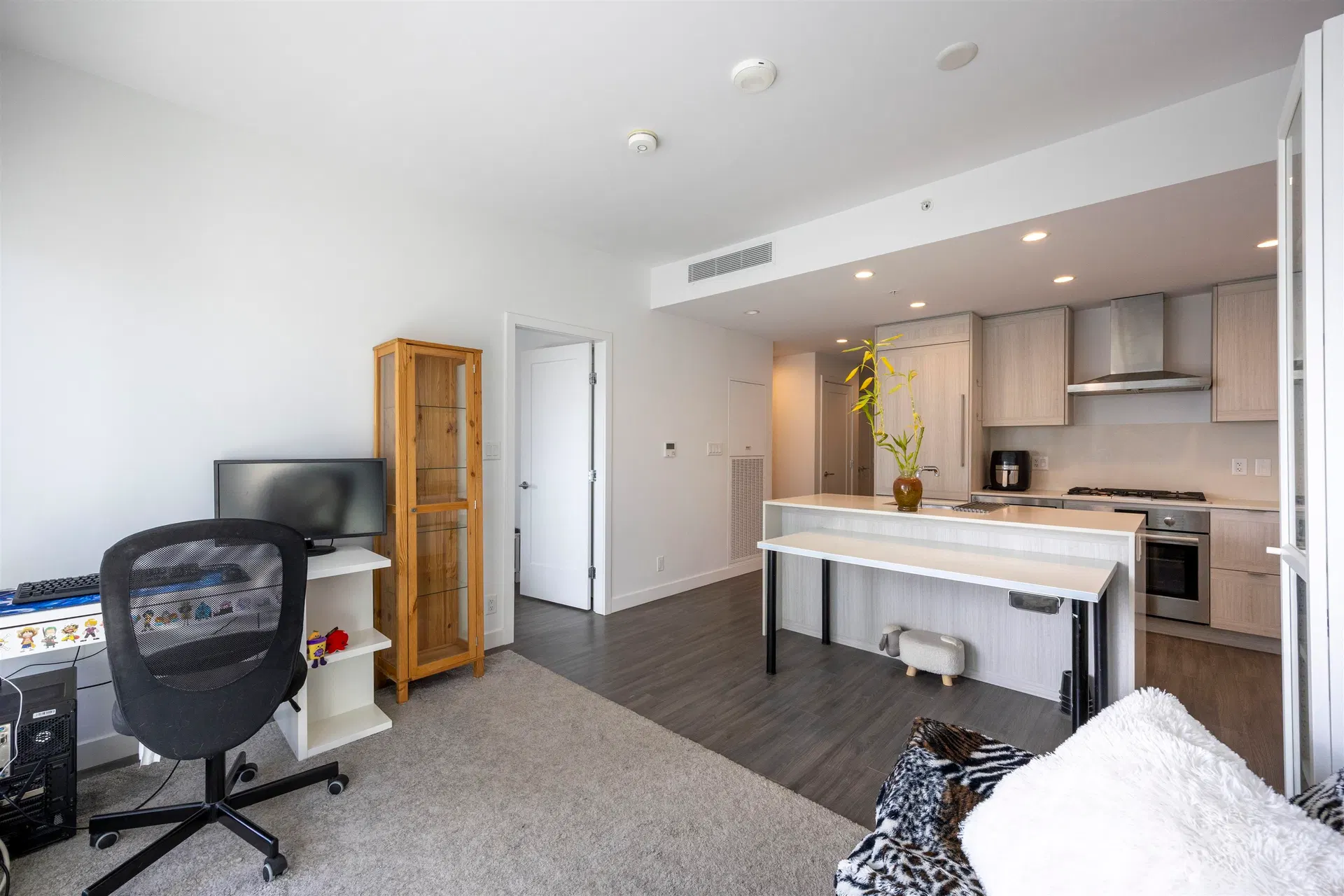 Photo 4 of 23 at #1505 – 2311 Beta Avenue