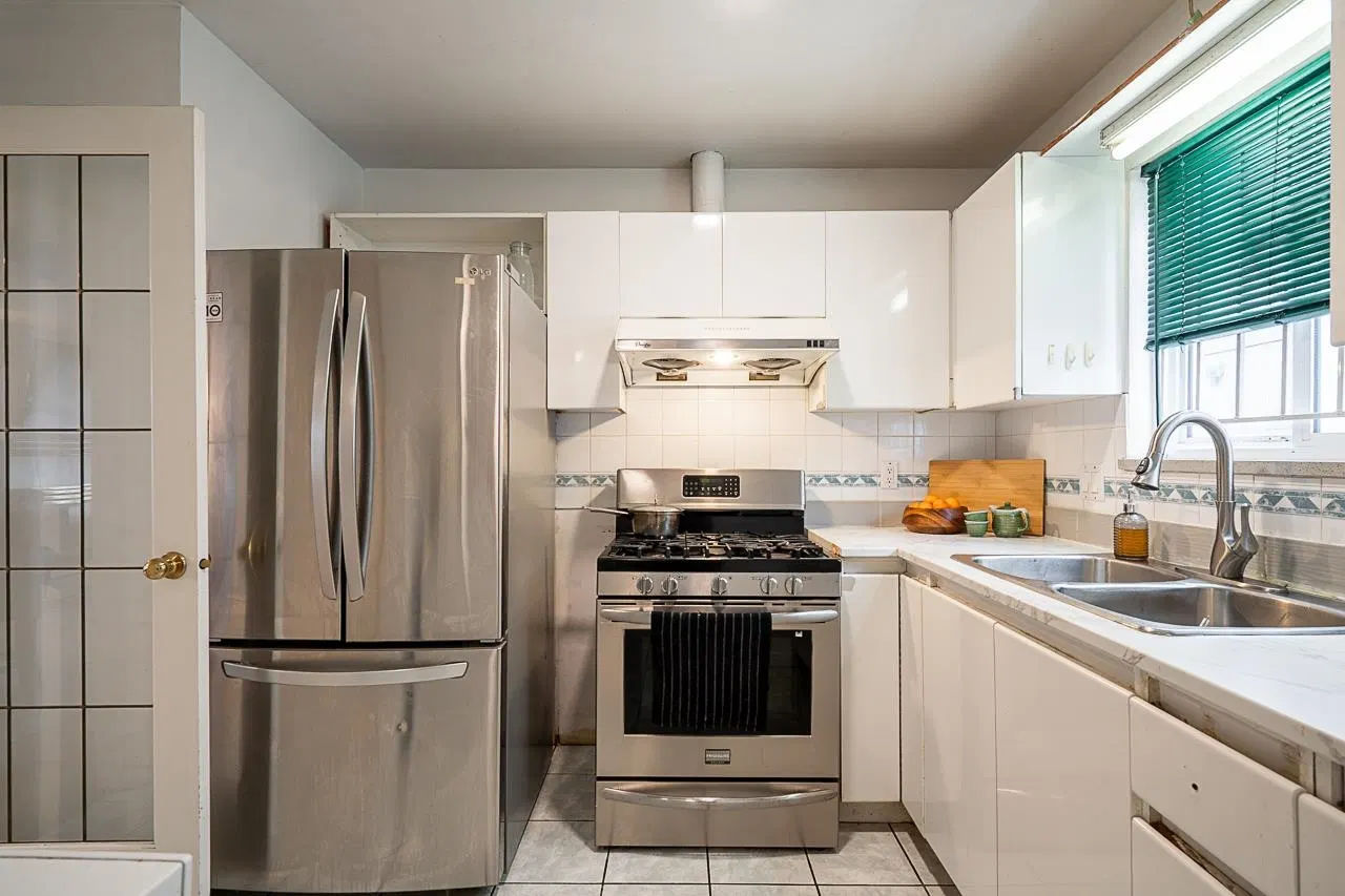 Photo 5 of 30 at 1407 E 12th Avenue