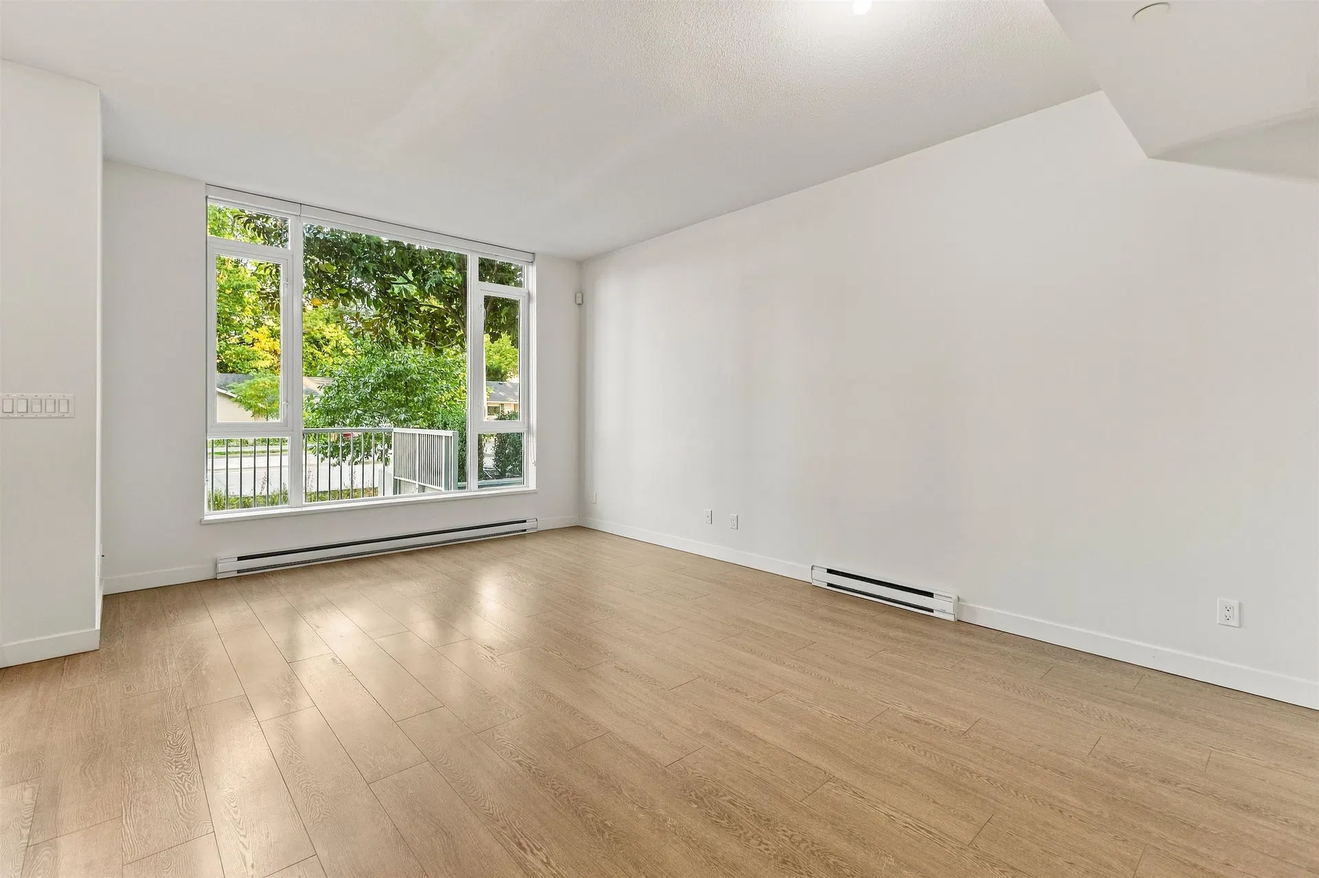 Photo 5 of 16 at #1 – 13720 100 Avenue