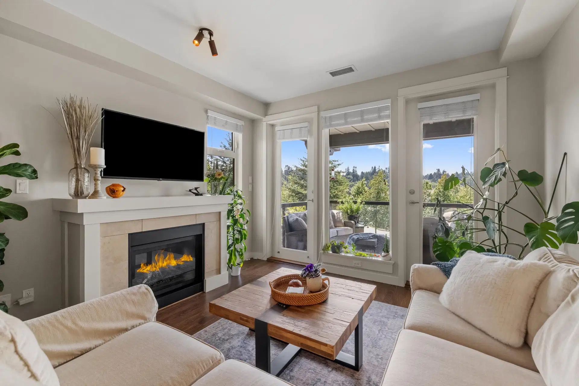 #301 – 5099 Springs Boulevard