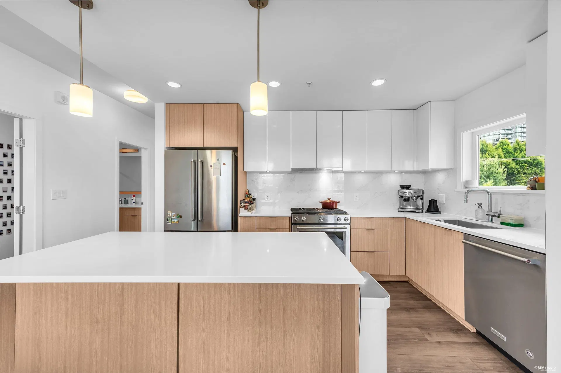 Photo 3 of 23 at #412 – 2188 Madison Avenue